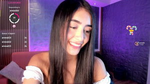 Laraa_Bakerr